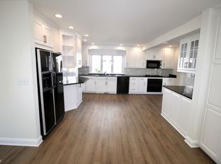 4 Seitz Ln, Cos Cob, CT 06807