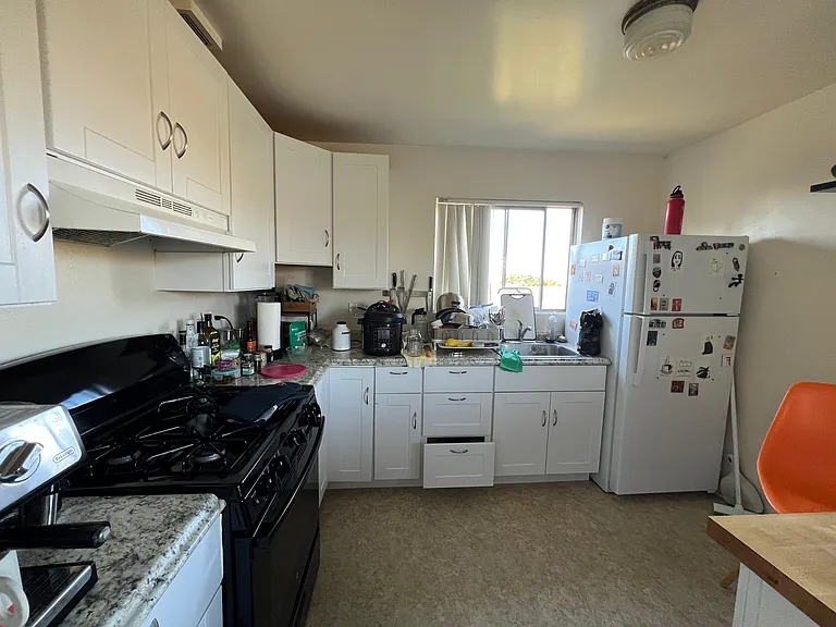 Clairemont Dr — Photo 13