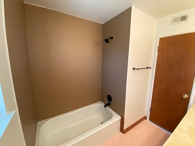 Main House Hallway Bathroom
