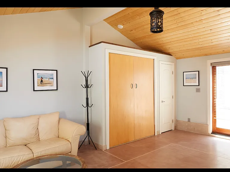 2025 Bush Dr — Photo 1