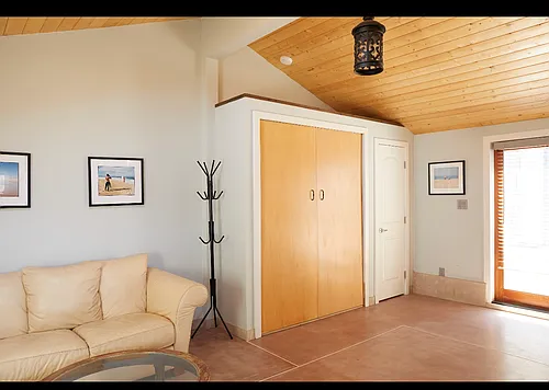 2025 Bush Dr Photo 1