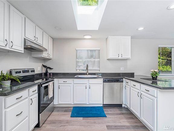 4th image of 11806 240th Avenue Ct E
