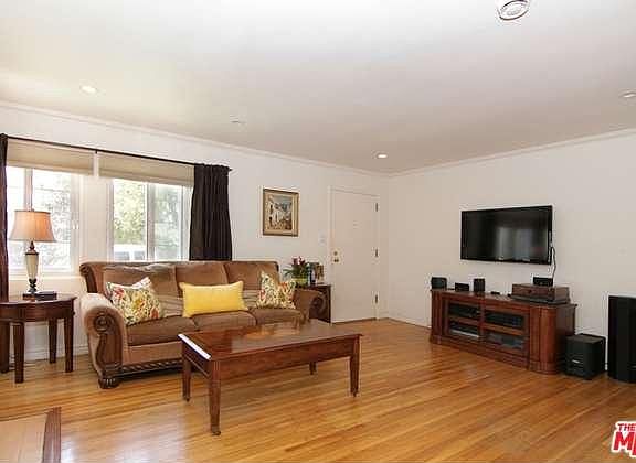 4th image of 8850 De Haviland Ave