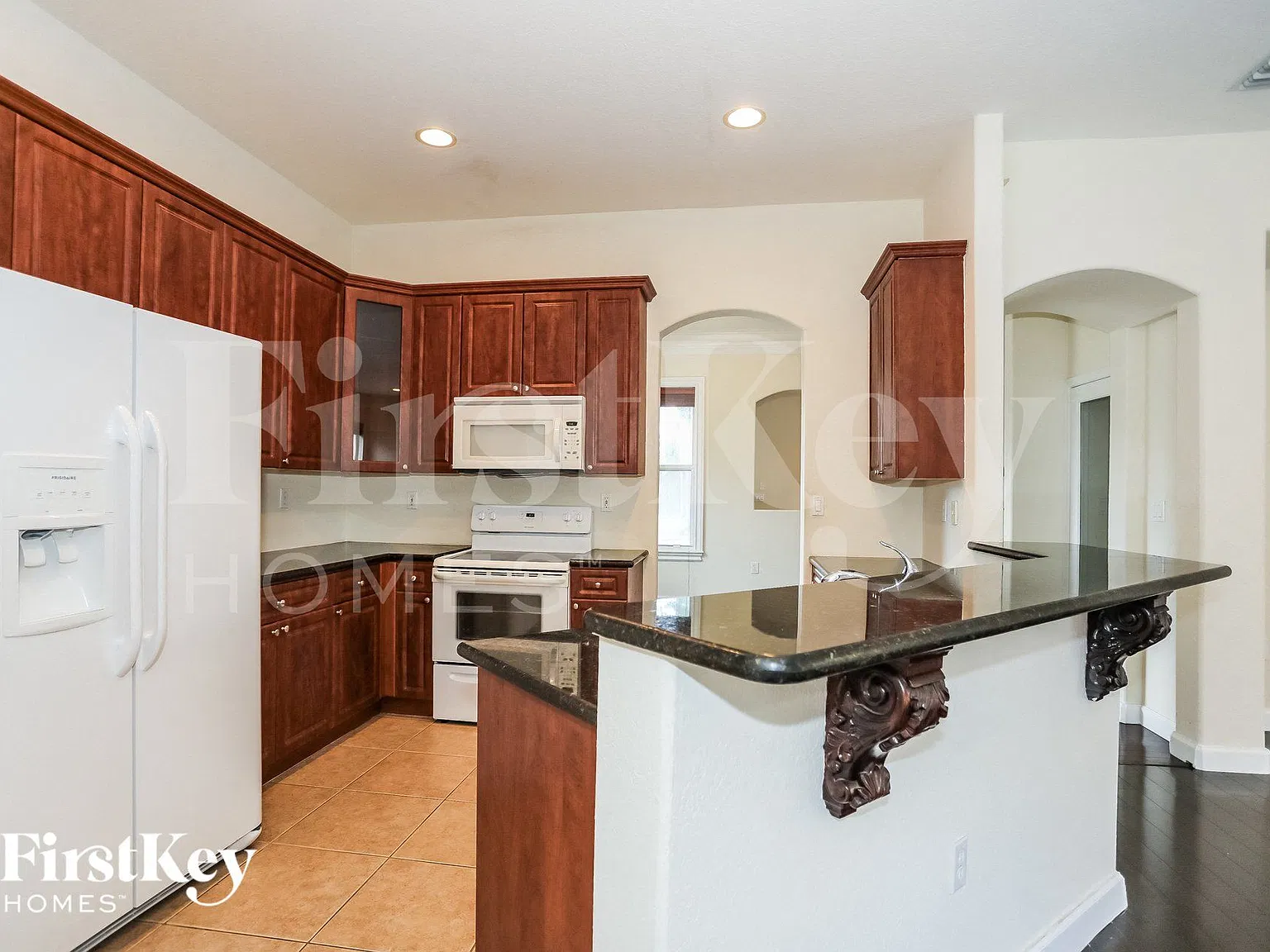 5 bed, 3.0 bath, 2575 sqft, $4,260 — Photo 4