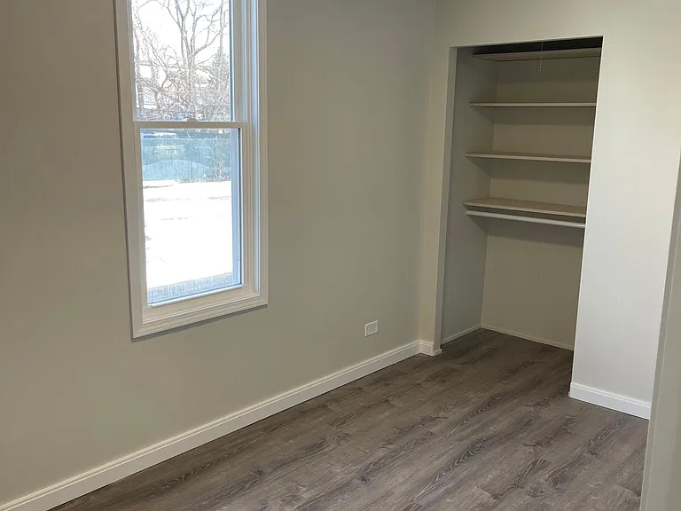 313 N Wolf Rd — Photo 14