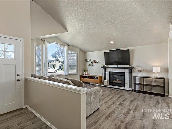 4th image of 633 W Woodbury Dr