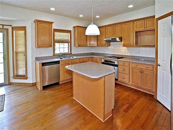 2nd image of 3007 Lexington Dr