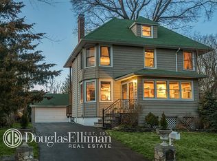 27 Pershing Ave, Locust Valley, NY 11560