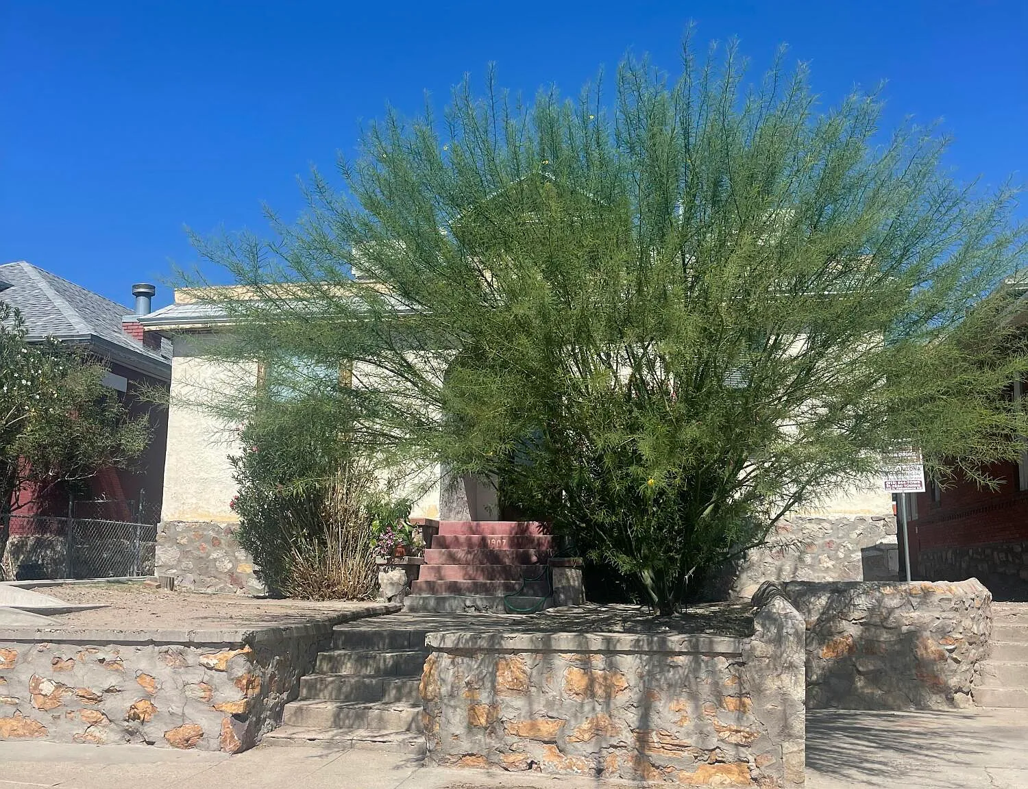 1 bed, 1.0 bath, 450 sqft, $825 — Photo 1