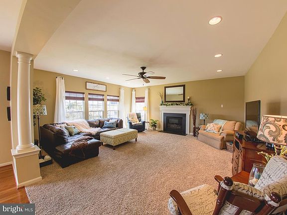 2nd image of 3810 Rolling Hills Dr