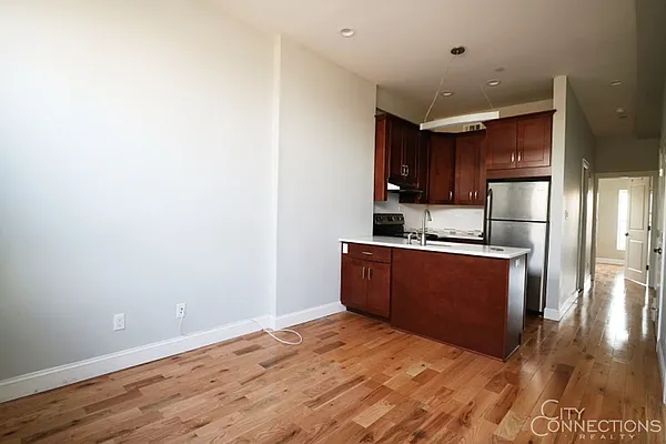 Rented by City Connections Realty | media 37