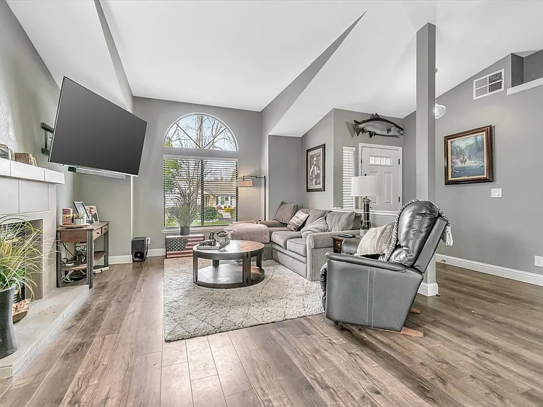 1060 Saint Andrews Dr — Photo 6