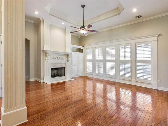 3rd image of 305 Sugar Highland Blvd