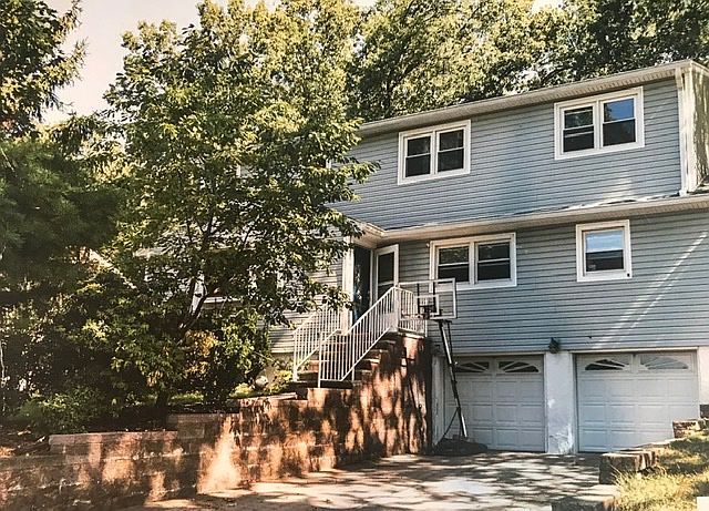 2 car garage ~4 car space 