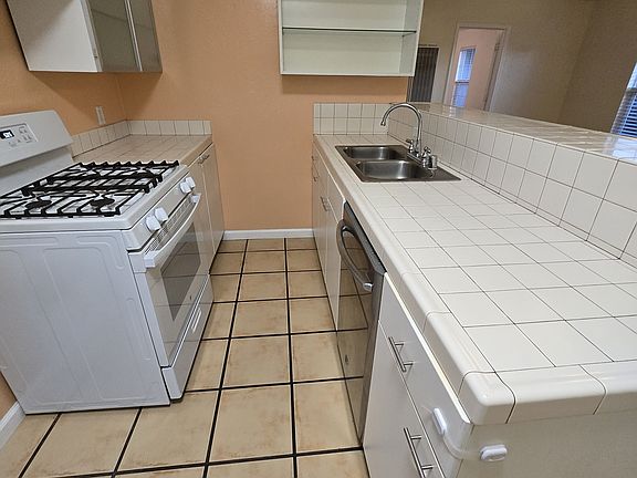 3rd image of 1152 Lewis Ave