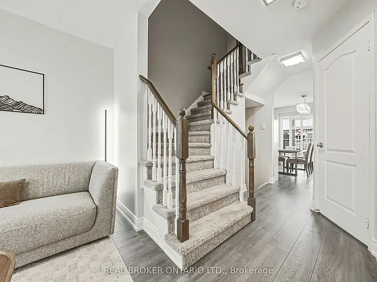 2259 Seton Cres — Photo 11