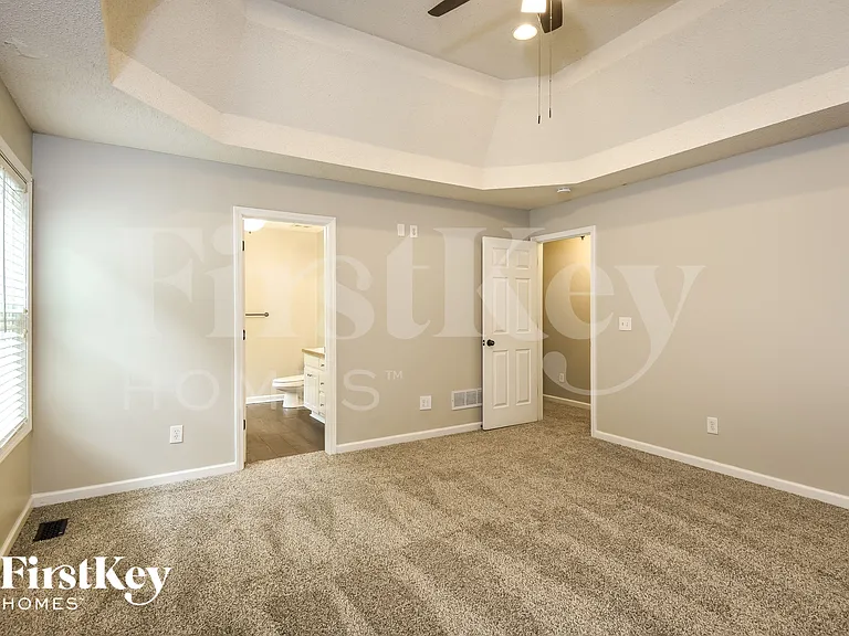 1064 Whispering Woods Dr — Photo 8