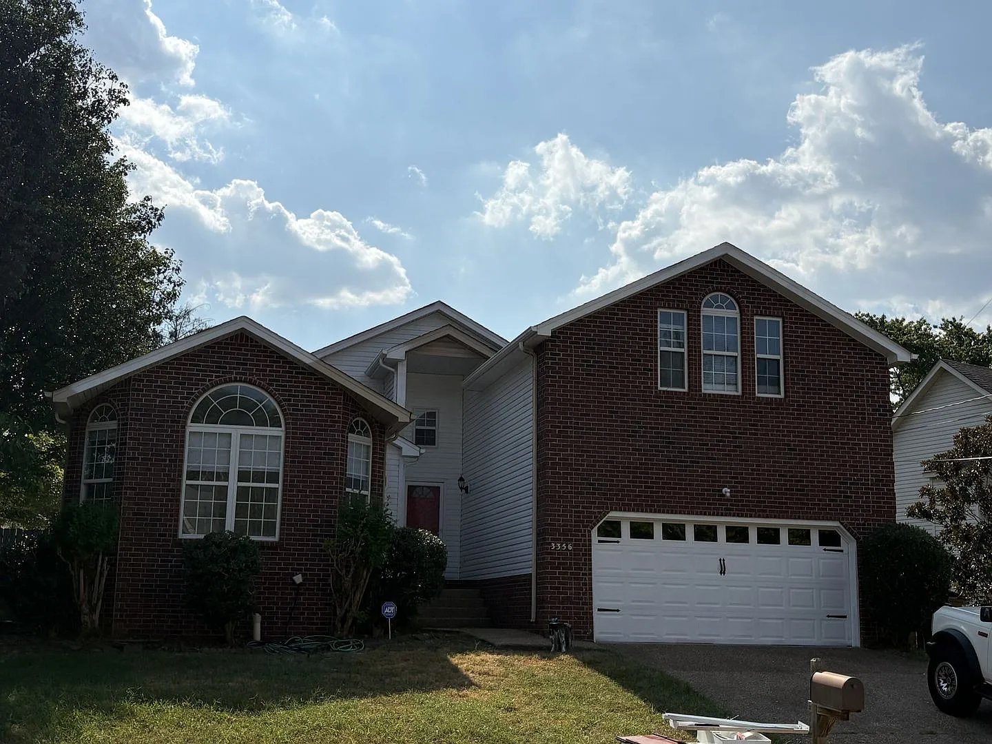 Large Home in Peninsula Point — Photo 3