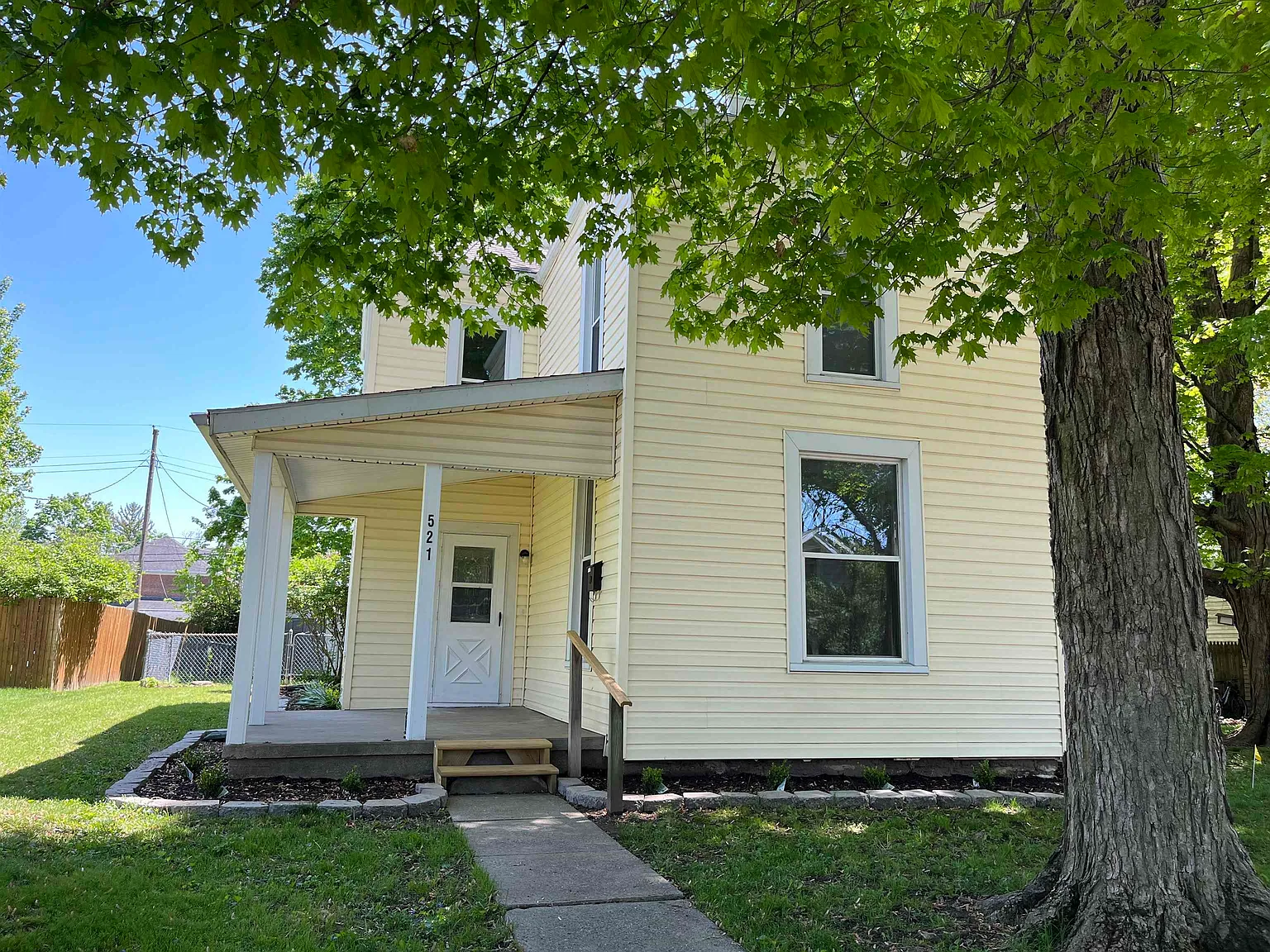 521 Hannah St photo 1
