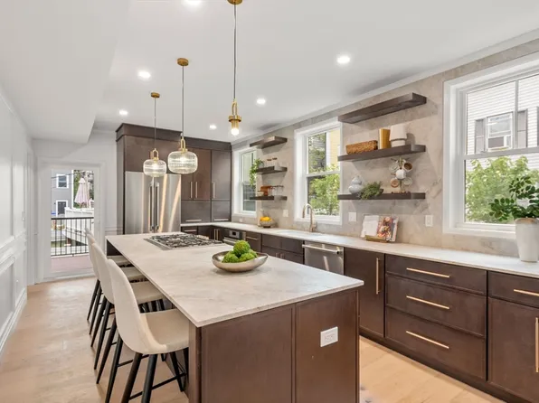 9 Russell St #1, Charlestown, MA 02129