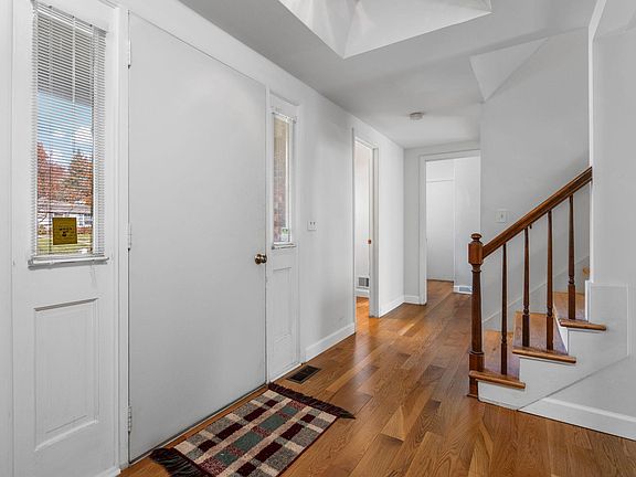2nd image of 3620 Charter Pl