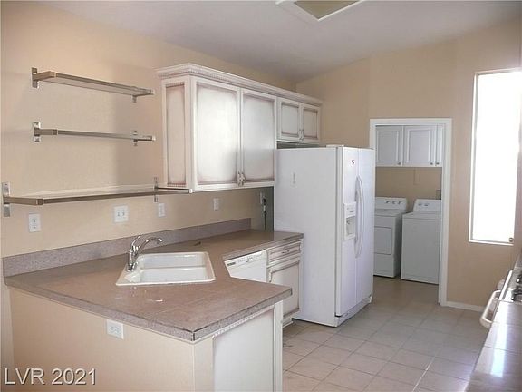 3rd image of 325 Montessa Ave