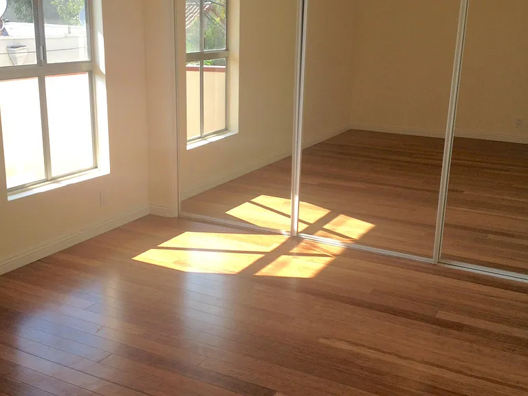 937 Havenhurst Dr #8 — Photo 5