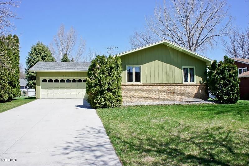 1st image of 832 8th Ave E
