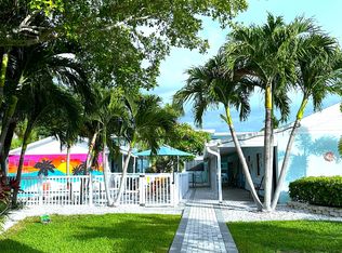 Welcome to Park Shore Boutique Apartments - Your Coastal Retreat!, Saint Petersburg, FL 33706