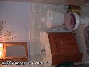 second picture of the bathroom