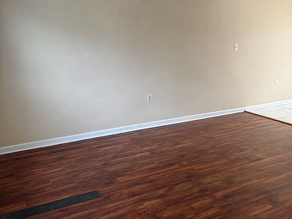 5th image of 612 Carnathan Ct