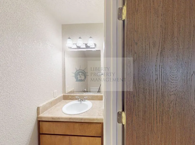 915 Kenwood Ave #3 — Photo 10
