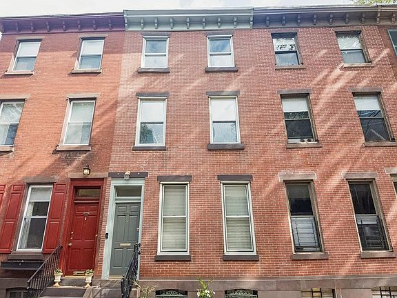 3rd image of 2049 Appletree St