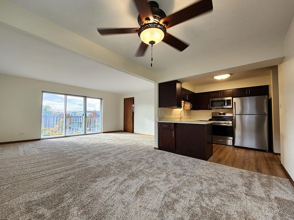 2 bed, 1 bath apartment, 950 sq ft, 3rd floor, newly rehabbed