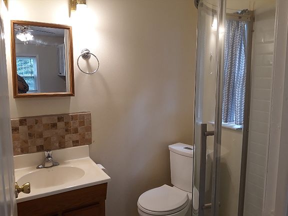 4th image of 102 W Oates Ave #1