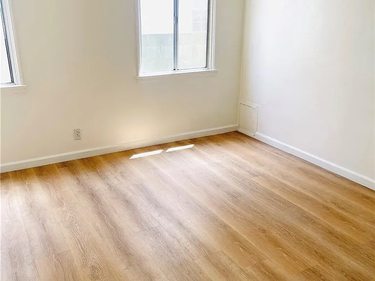 5752 Vineland Ave — Photo 9