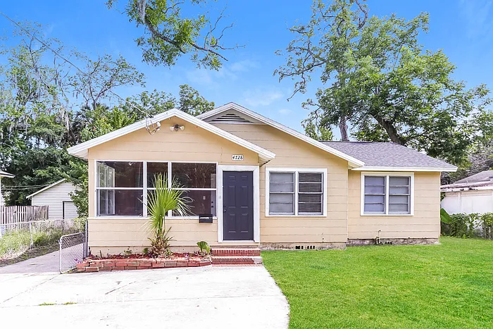 3 bed, 2.0 bath, 1329 sqft, $1,595 — Photo 1
