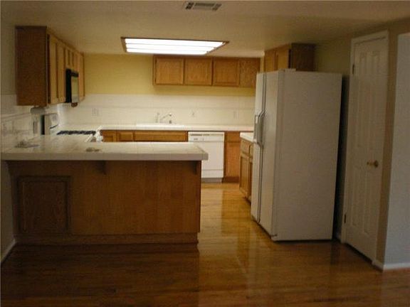 5th image of 1018 Park Pl