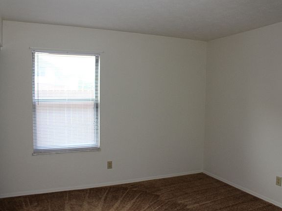 5th image of 8747 Deer Chase Dr