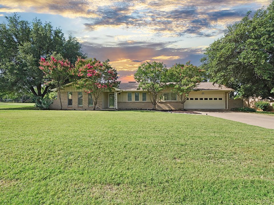 1st image of 2604 Hilley Dr