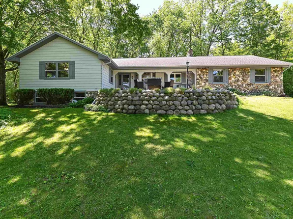 15305 Santa Maria Ct, Brookfield, WI 53005