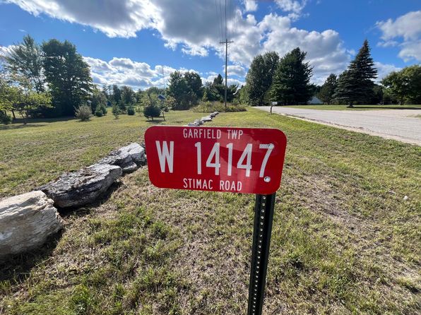 W14147 Stimac Rd, Engadine, MI 49827