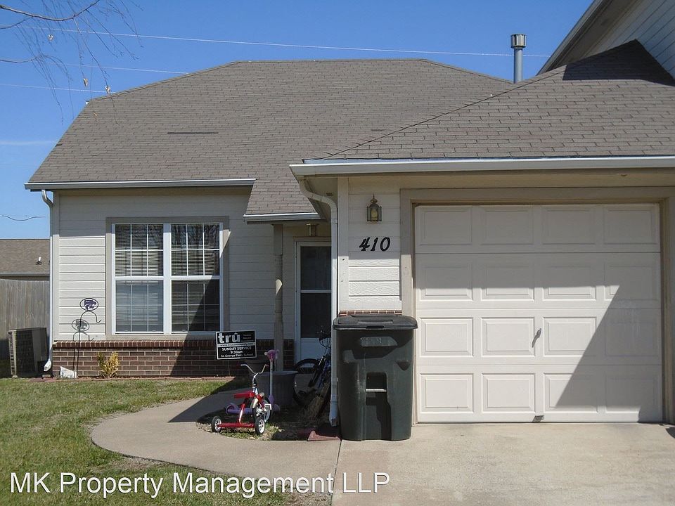 2nd image of 410 Butterfield Rd #1