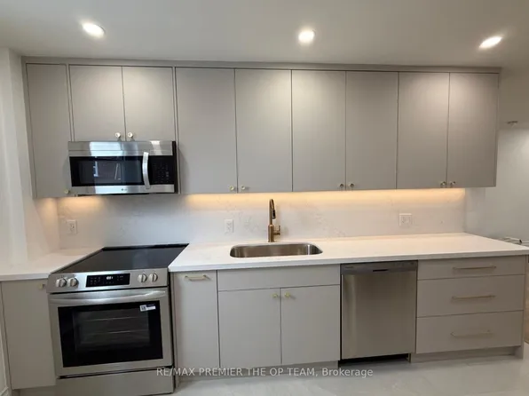 54 Vaughan Rd, Toronto, ON M6G 2N4