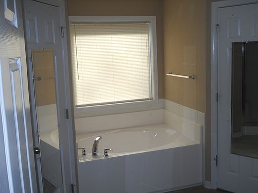 3rd image of 10 Brentwood Dr