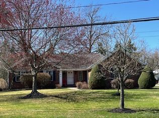 558 Paradise Rd, East Amherst, NY 14051