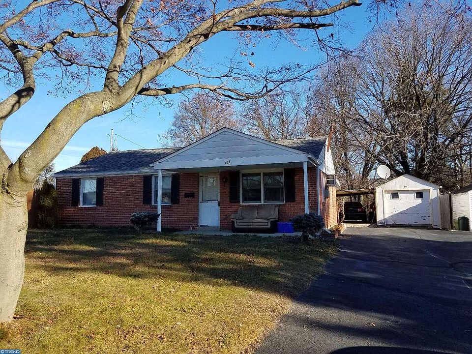 2nd image of 835 Woodbrook Ln