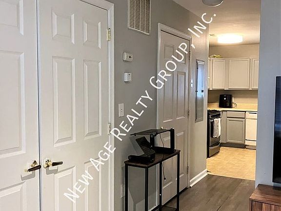 5th image of 3921 Aspen St