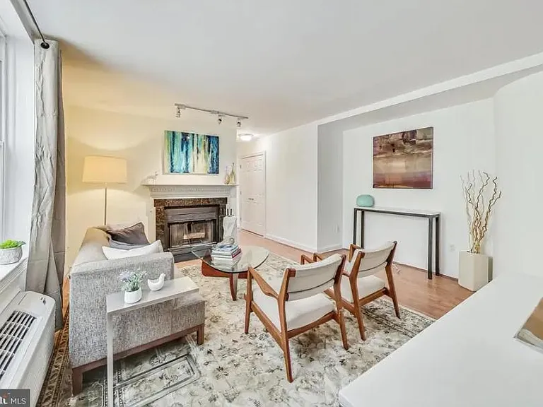 1810 California St NW #204 — Photo 4