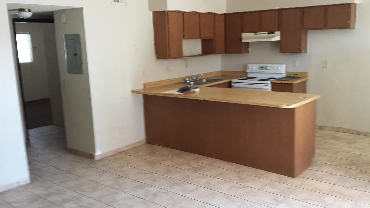 2 bed, 800 sqft, $1,200 — Photo 2